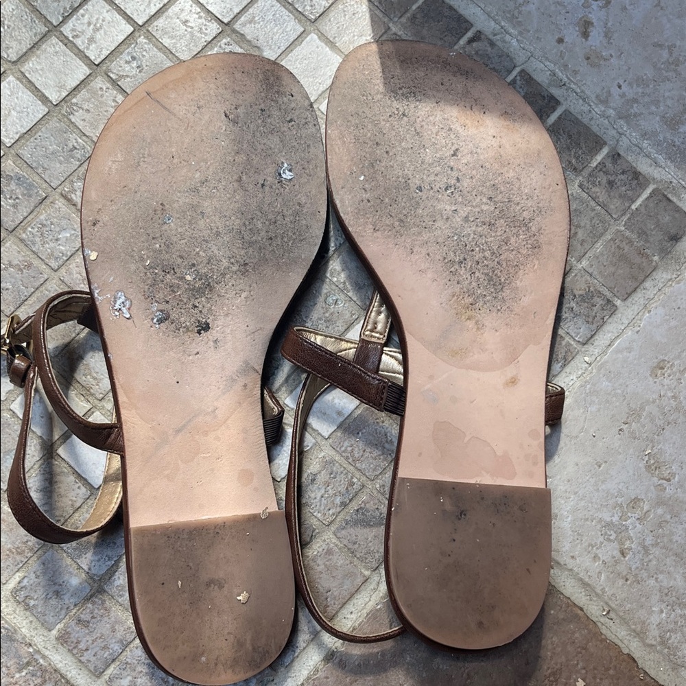 Stuart Weitzman Brown Leather Chain-Detail T-Strap Sandals Sz 7.5 **flaws** - Picture 6 of 7